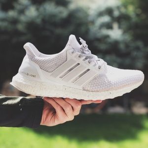 TRIPLE WHITE ULTRA BOOST